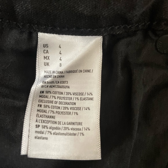 AMERICAN EAGLE OUTFITTERS Cut-off Jean Shorts. Black and women’s size 4. - Picture 4 of 4